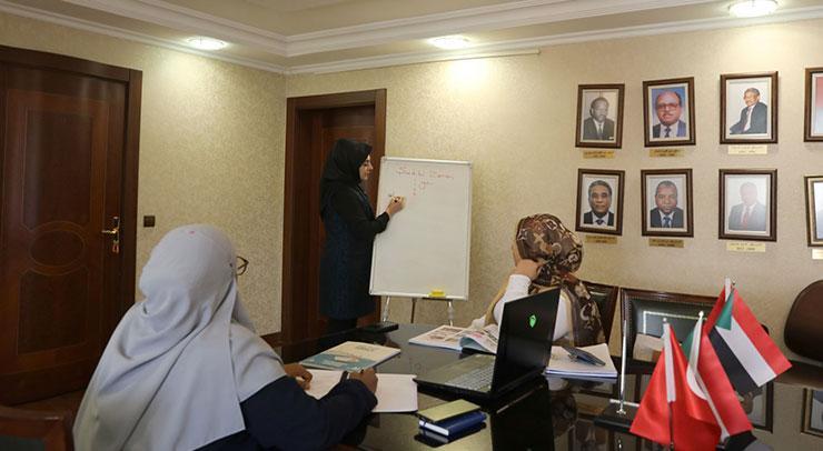 Sudanlı diplomatlar Türkçe adımı