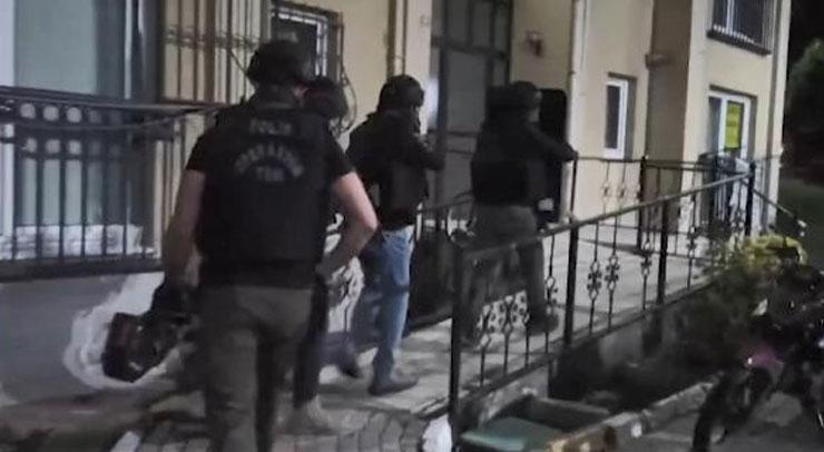 Sahte pasaport operasyonu! Peş peşe gözaltılar