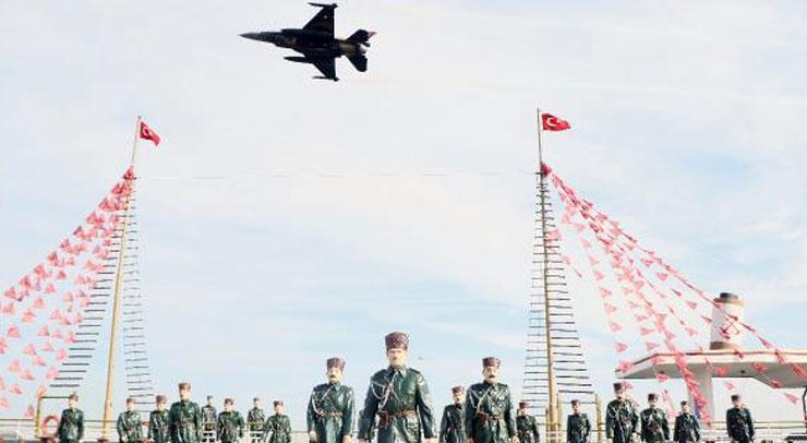 29 Ekim coşkusu! SOLOTÜRK’ten selamlama uçuşu