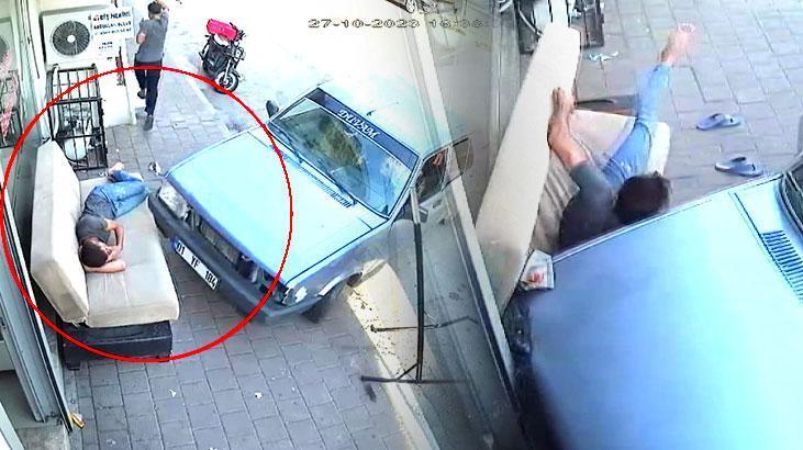 Kanepede uyurken otomobil çarptı! İnanılmaz anlar