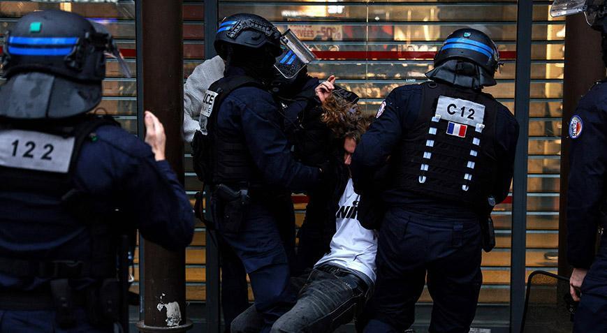 Macron’u hedef aldılar! Fransa’da Filistin protestosuna sert müdahale