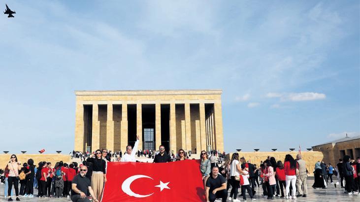 Asırlık sevdaya coşkulu kutlama