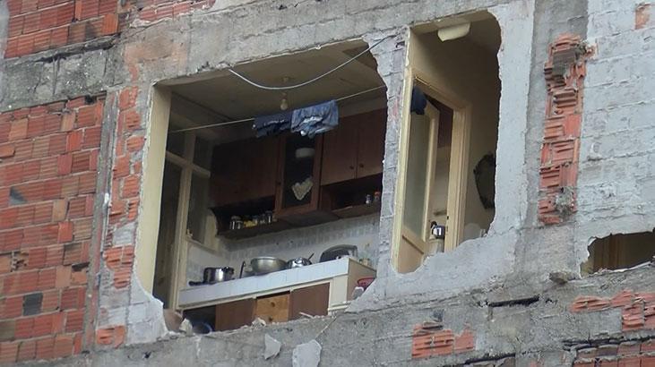 Apartman yıkıldı, yan bina duvarsız kaldı!