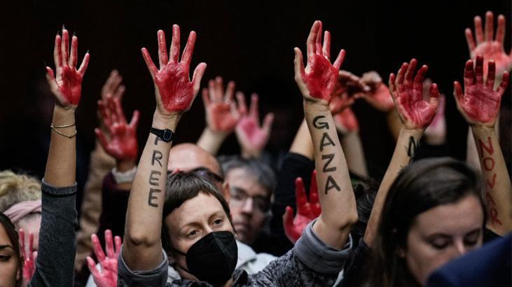 Blinken konuşmasına devam edemedi! ABD’de şoke eden protesto