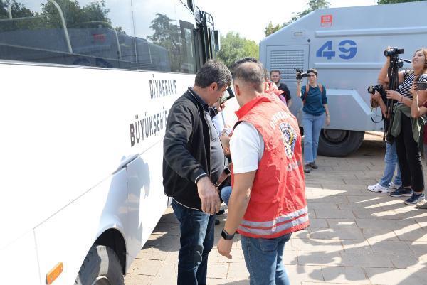 Diyarbakır'da gerginlik! Emniyet amirinden Yeşil Sol Parti milletvekiline: Saldırının sorumlusu kim?