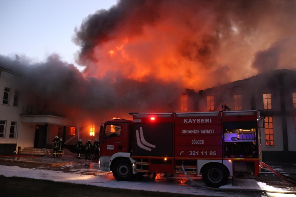 Kayseri'de büyük yangın! Alevler gökyüzünü kapladı