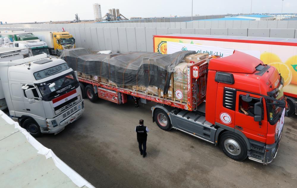 Refah Sınır Kapısı’ndan 17 TIR'lık konvoy geçti
