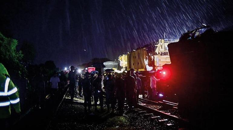 Ölüm treni! Bangladeş’te katliam gibi kaza: Çok sayıda ölü ve yaralı var