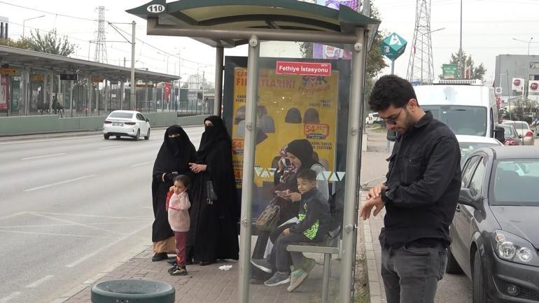 Halk otobüsü şoförü kadın yolcuların konuşmasından psikolojisi bozuldu