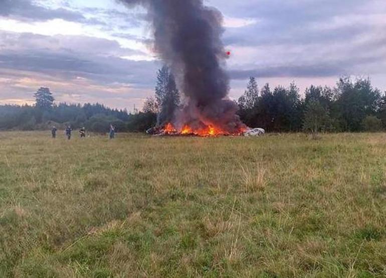 Putin noktayı koydu, eski komutan rest çekti: Uçakta el bombası patladı