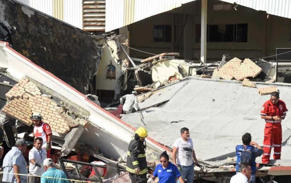 Çocuklar vaftiz olurken, kilise çöktü! Çok sayıda ölü ve yaralı var, korkunç görüntüler