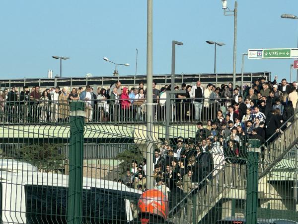 Fotoğraflar İstanbul'dan! 'Rezillik, insanların burnundan getiriyorlar'