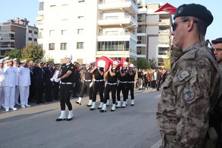 Suriye'de şehit olan İzmirli polis son yolculuğuna uğurlandı