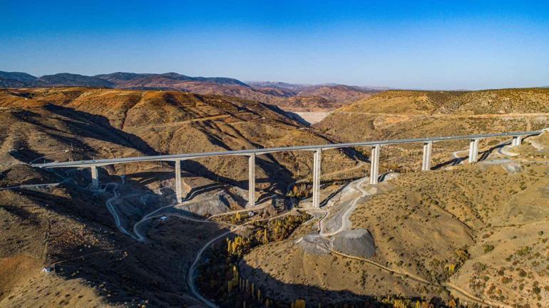 Bakan Uraloğlu duyurdu! Türkiye'deki iki dev projeye uluslararası ödül