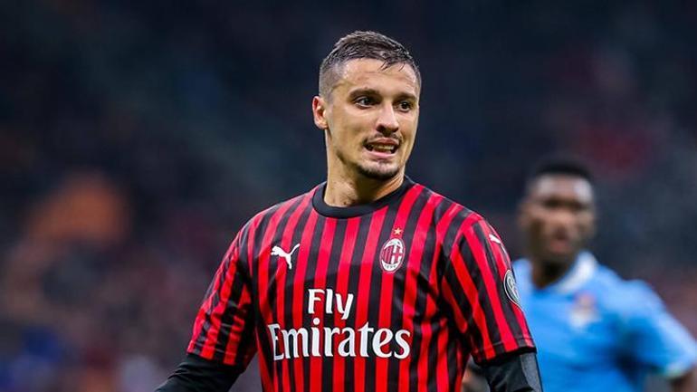 Fenerbahçe'ye gelmeyen Rade Krunic, Milan'da kriz çıkardı!