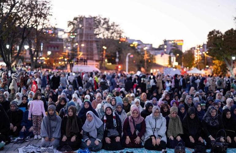 İstanbul'da Filistin’e destek yürüyüşü! Ayasofya'da dua edildi