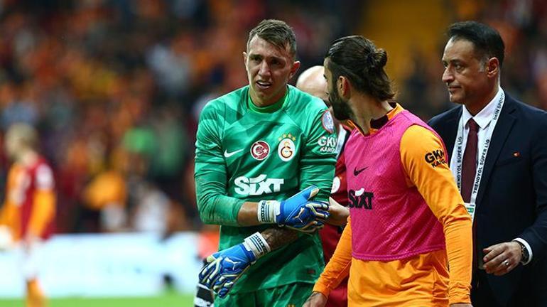 Galatasaray'da Muslera gelişmesi! Geri dönüş tarihini canlı yayında duyurdu