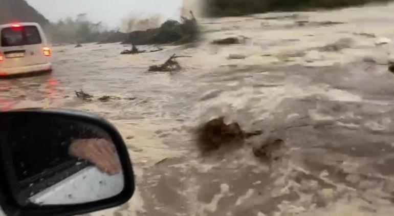 Karadeniz'i fırtına vurdu! Deniz taştı, dev dalgalar iki genci yuttu