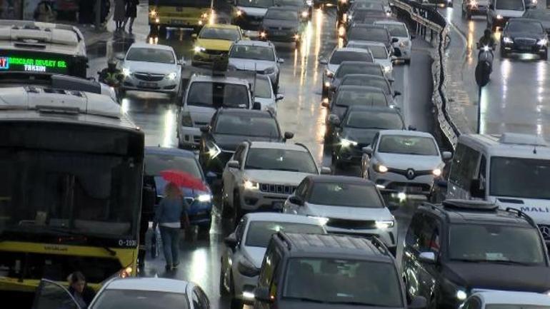 İstanbul'da yağmur trafiği