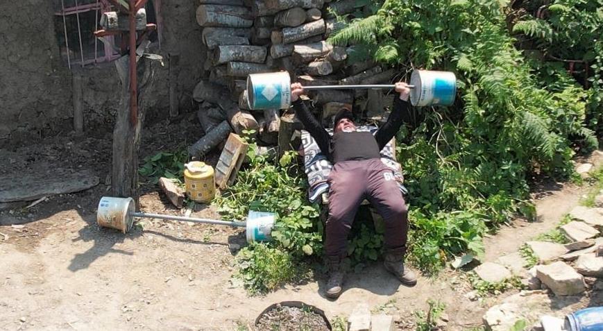 10 yıldır dağda tek başına yaşıyor! Ne akrabalarıyla ne de arkadaşları ile görüşüyor