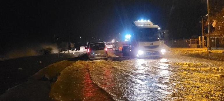 Kastamonu'da deniz kara ile birleşti! 'Tüm ekiplerimizle sahadayız'