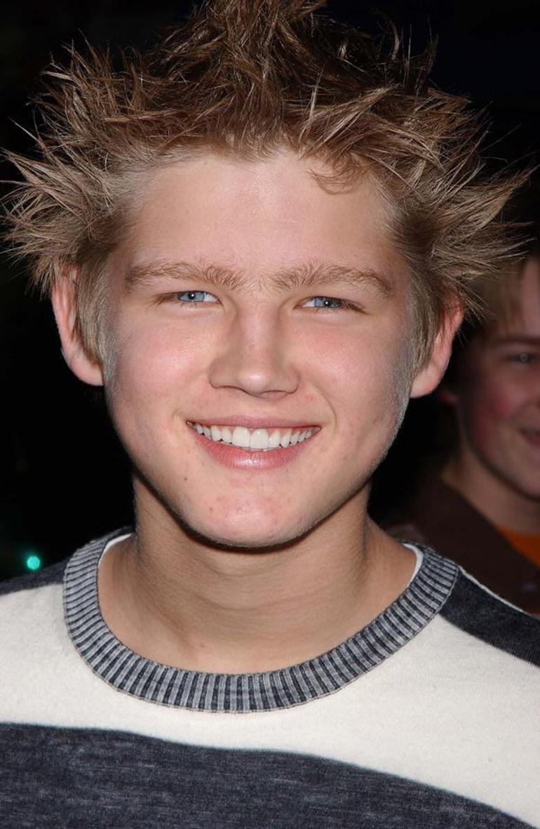 Genç oyuncu yatak odasında ölü bulundu!