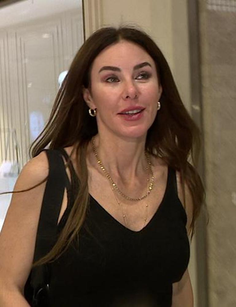 Defne Samyeli dikiz aynasını kendisine siper etti: Saçma sapan bir yerde çekmeyin!