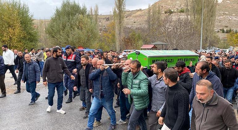 Başına sert cisimle vurularak öldürülmüş! Şüpheli eş cenazede fenalaştı