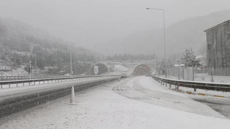 Bolu Dağı kar yağışıyla beyaza üründü