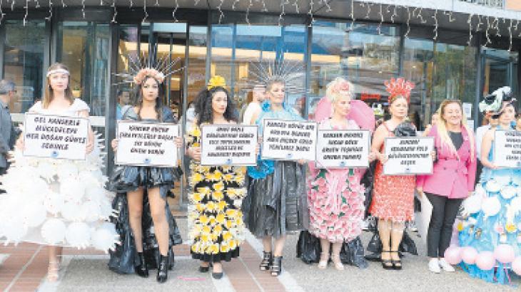 ‘Kanserojen’ kostümlü defile