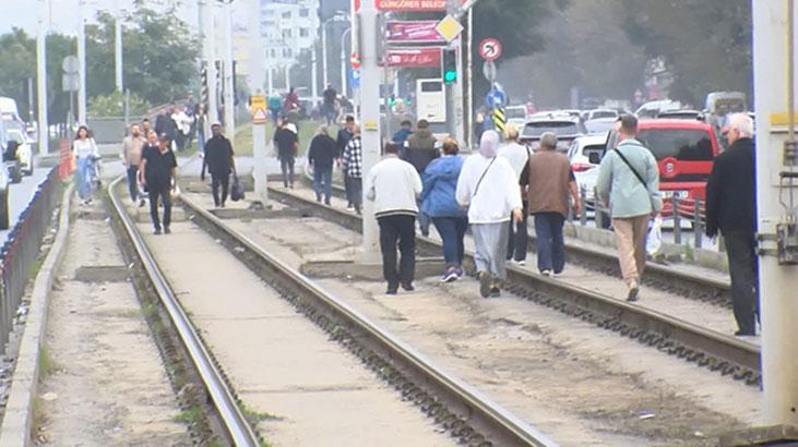 İstanbul’da tramvay arızası! Yolcular yürüyerek istasyona ulaştı
