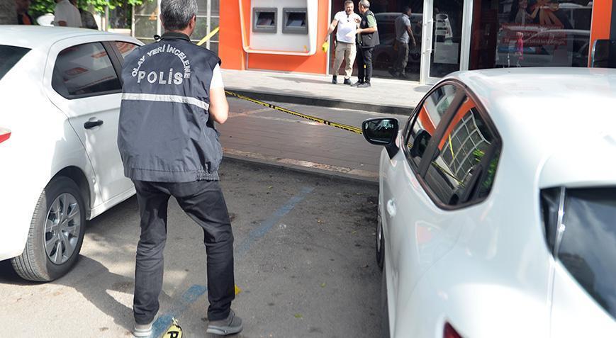 Kaldırımda yürürken uğradığı silahlı saldırıya uğradı