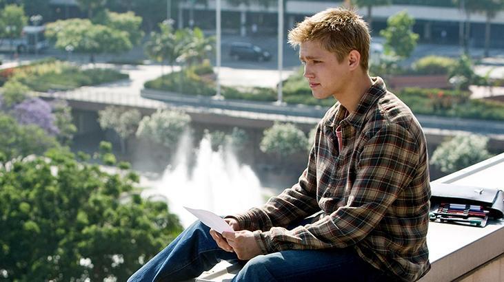 Genç oyuncu yatak odasında ölü bulundu!