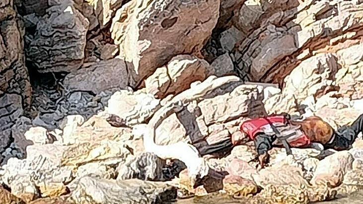 Bodrum’da Türk bayraklarını kontrol eden ekipler can yelekli erkek cesedi buldu