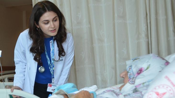 Hastanede ilginç görev: Herkes doktor değil de Adalet Bey’in kızı diye hitap ediyor