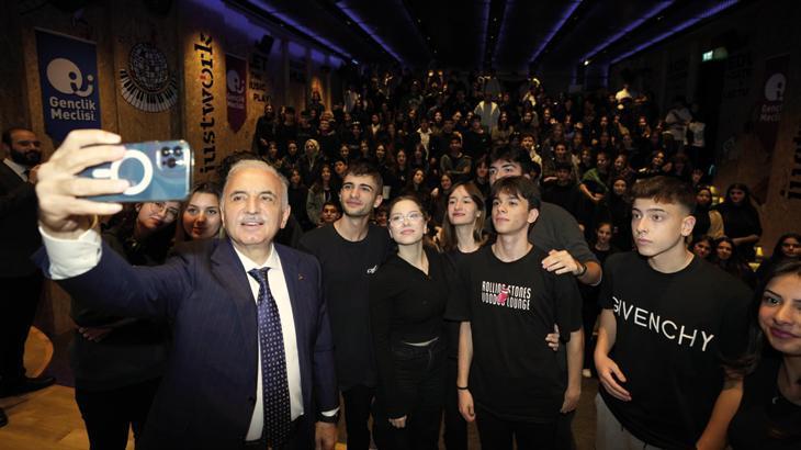 Ümraniye Belediyesi’nden üniversiteli öğrencilere burs desteği