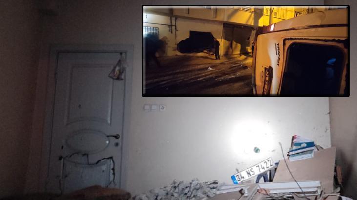 Evde oturuyordu ne olduğunu anlamadı! Kontrolden çıkan minibüs duvarı yıktı