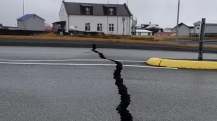 İzlanda’da sismik hareketlilik! Birçok yolda yarık oluştu