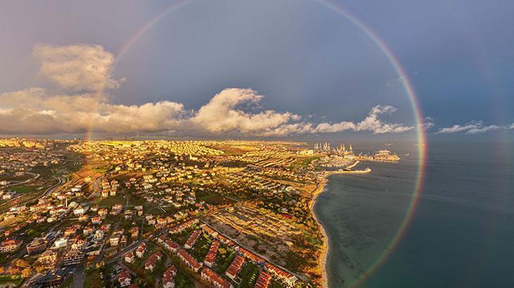 İstanbul’da günbatımında ortaya çıkan gökkuşağı büyüledi