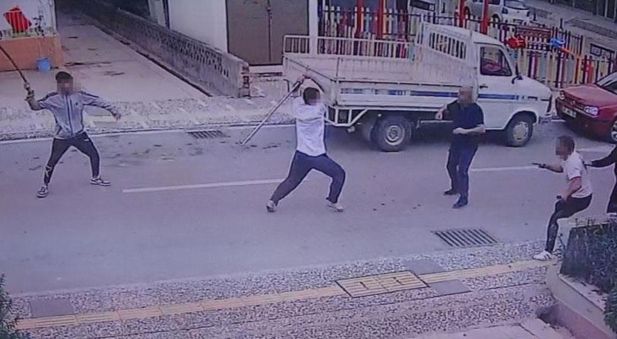 Alacak verecek kavgası kanlı bitti! Sopa ve bıçaklarla saldırdılar