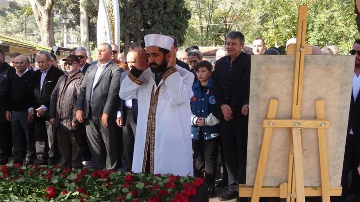 Cesedi asitle eritilmişti! O iş insanı için gıyabi cenaze namazı kılındı