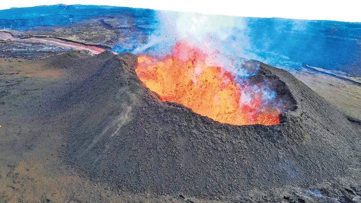Depremlerle sarsılan İzlanda’da yanardağın patlaması bekleniyor: Yer sallanırken volkan kükrüyor!