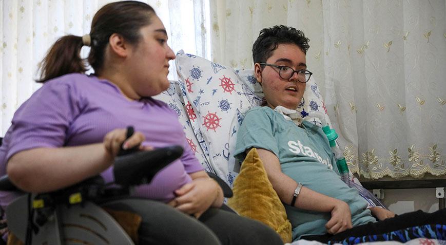 Biri 24 diğeri 18 yaşında! SMA’lı kardeşler ilk kez uzun süre dışarıda vakit geçirdi