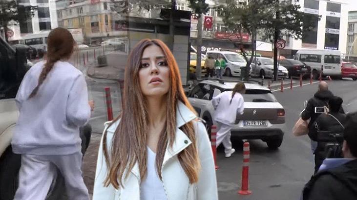 Son dakika… Gözaltına alınan Banu Parlak serbest! Adliyeden koşarak uzaklaştı