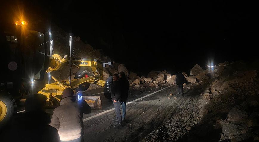 Artvin’de heyelan! Kara yolu kapandı