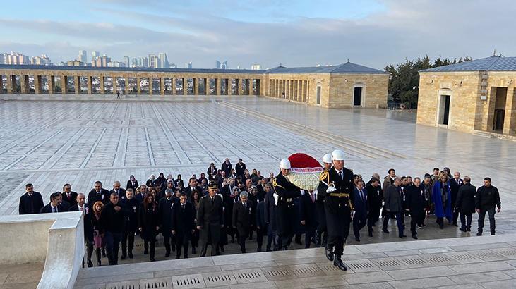 Bakan Tekin ve öğretmenler Anıtkabir’i ziyaret etti