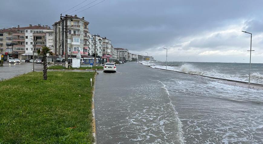 Yalova’da deniz ile kara birleşti! İDO seferleri iptal edildi