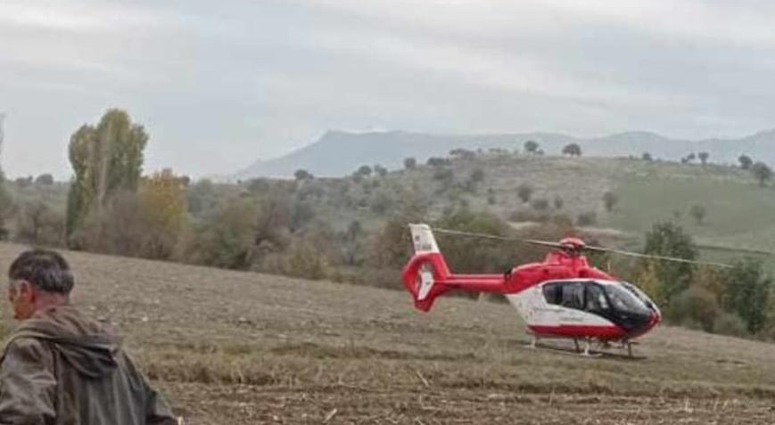 Tarlada kolunu mısır hasat makinesine kaptırdı! Ambulans helikopterle sevk edildi