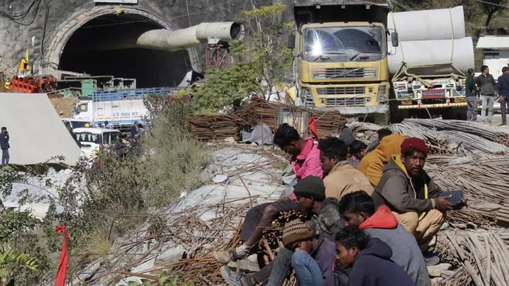 Çöken tünele fare madencileri! Dünyanın kilitlendiği operasyon