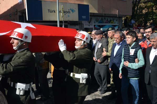 Şehit Samet Bektaş'ın ölümü yasa boğdu! Yatağına Türk bayrağı serildi